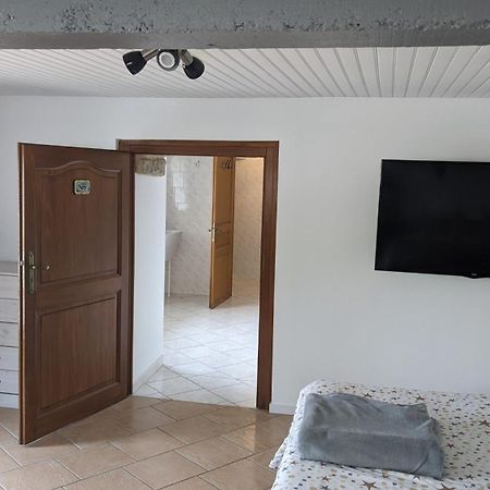 Studio A La Campagne Dans Corps De Ferme Renovee Chancey Phòng bức ảnh