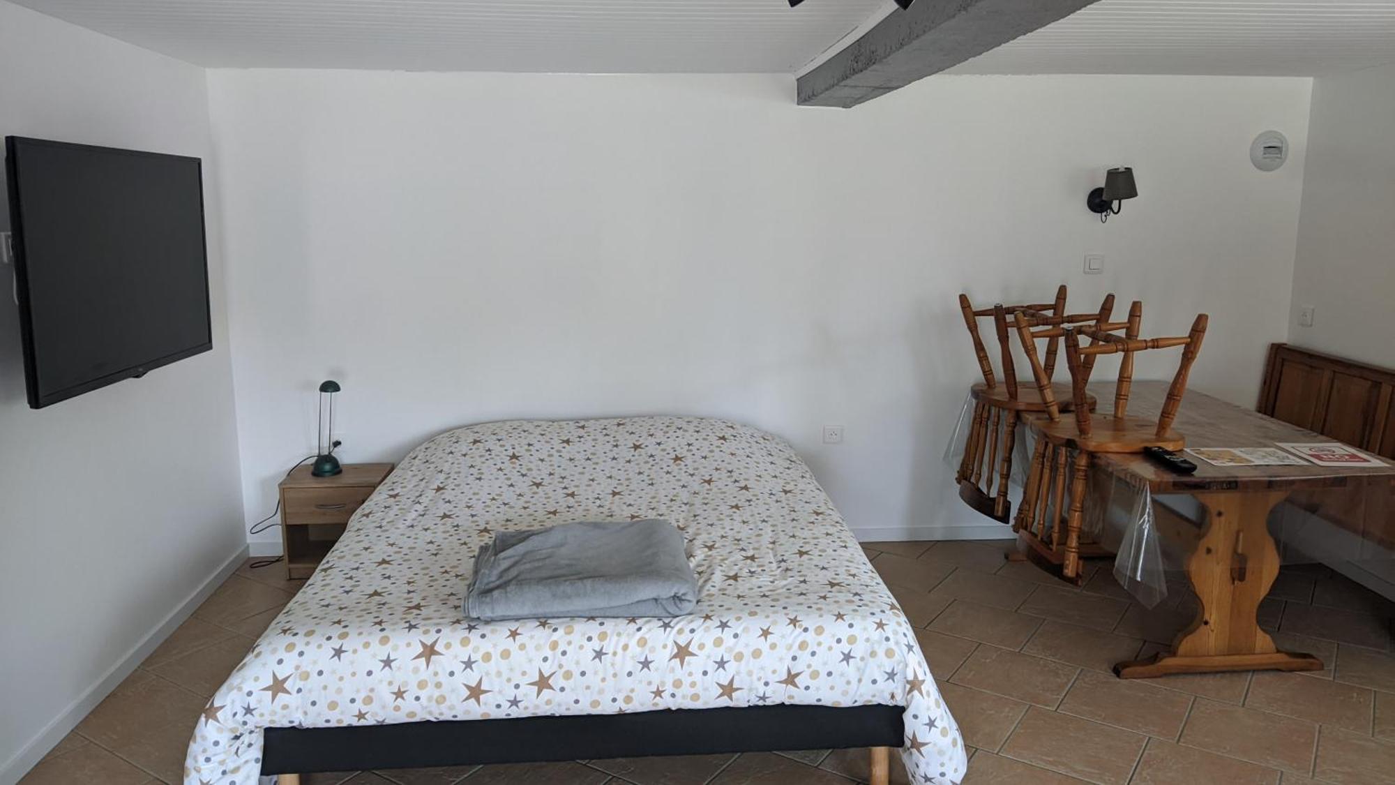 Studio A La Campagne Dans Corps De Ferme Renovee Chancey Phòng bức ảnh