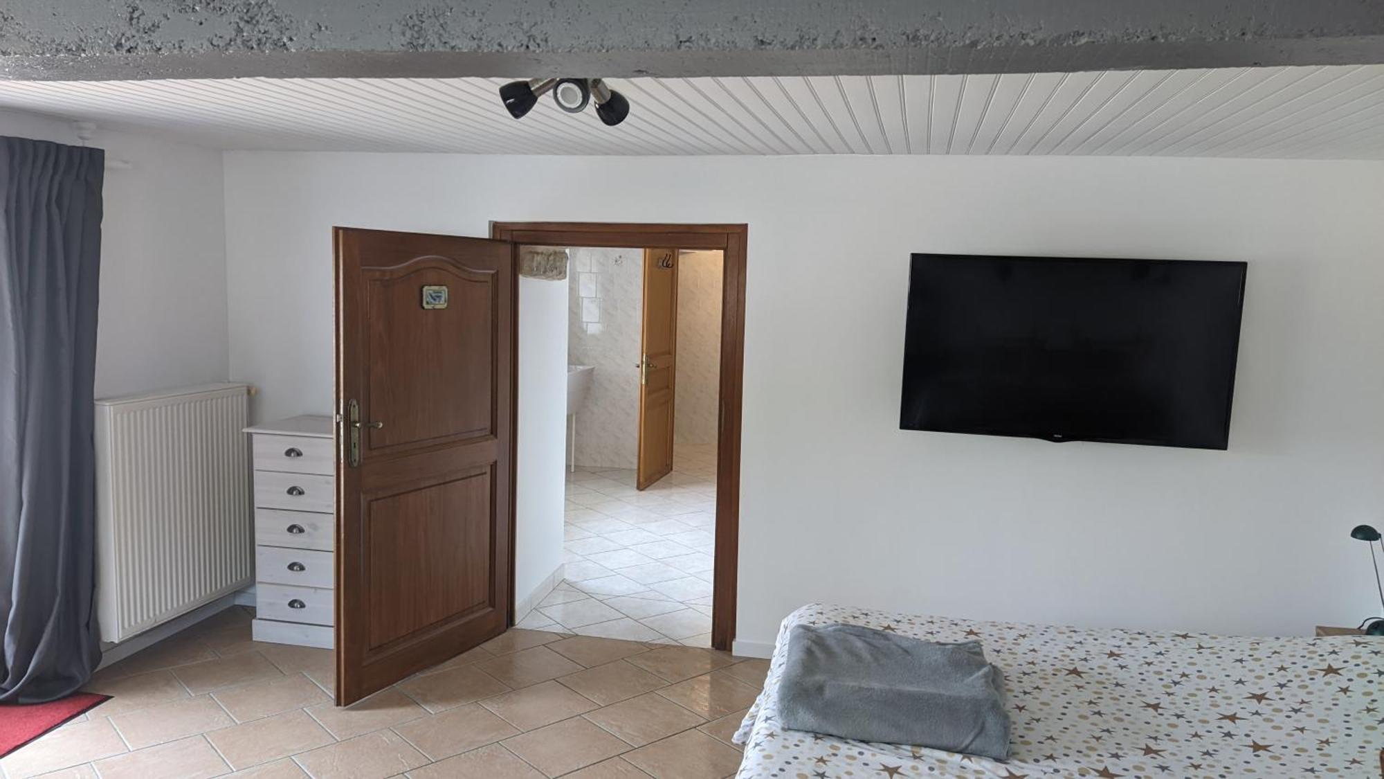 Studio A La Campagne Dans Corps De Ferme Renovee Chancey Phòng bức ảnh